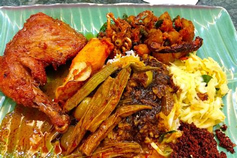  Nasi Kandar Ayam: Umami-Rich Curry Served on Fluffy Steamed Rice!